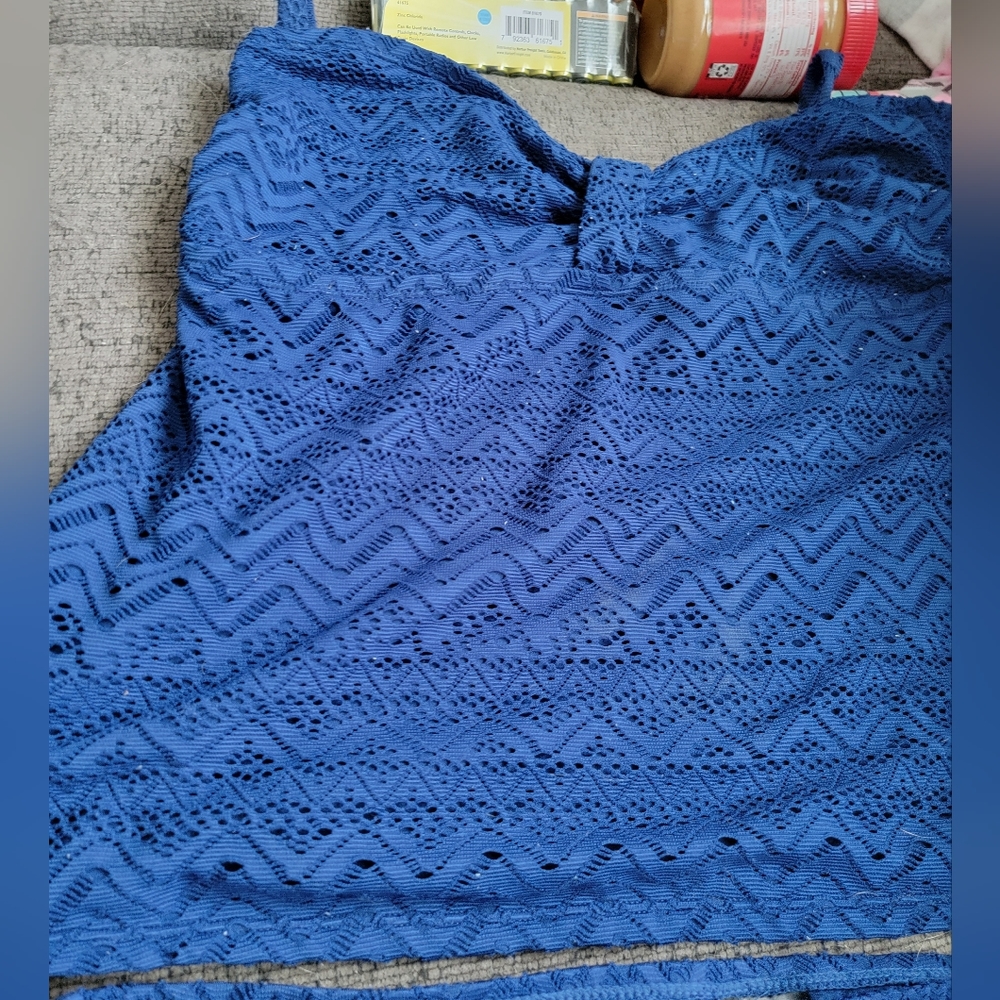 Women's blue 2X 18W-20W  swim suit, 2 piece, some fuzziness, good condition - Picture 3 of 5